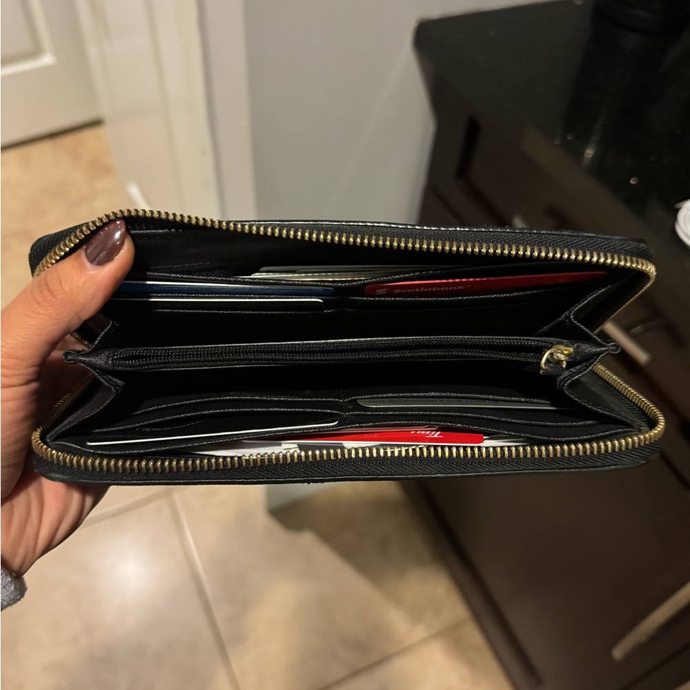 MK Wallet - Picture 2 of 2